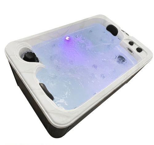 SPLIT kültéri masszázs medence/jacuzzi
