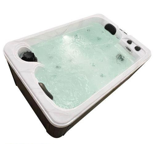 SPLIT kültéri masszázs medence/jacuzzi